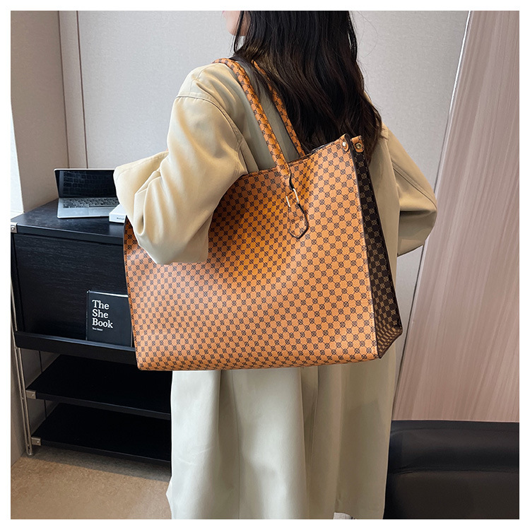 The Checkered Tote