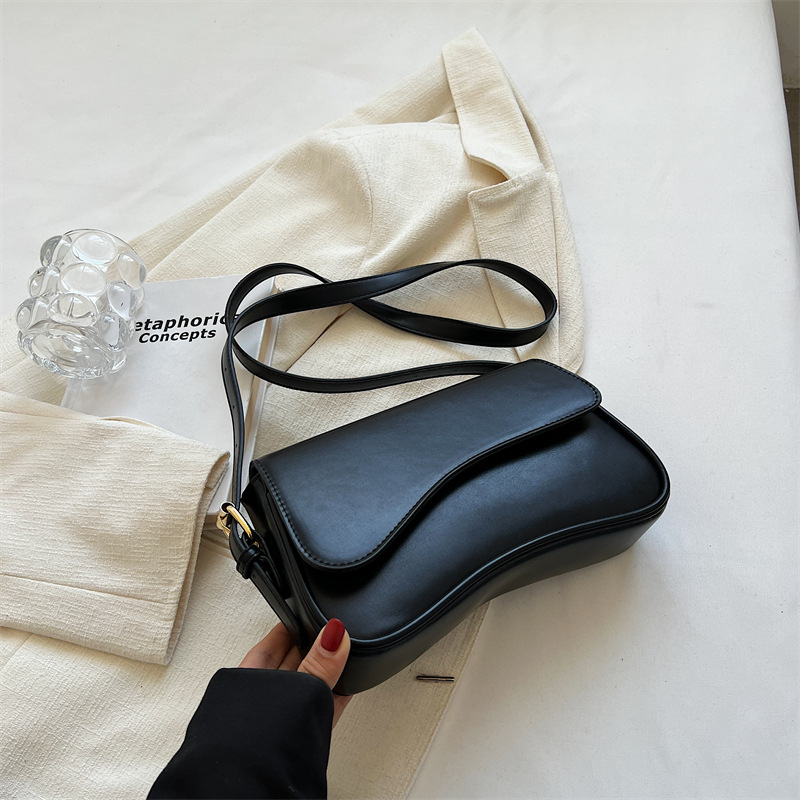 The Livia Shoulder Bag