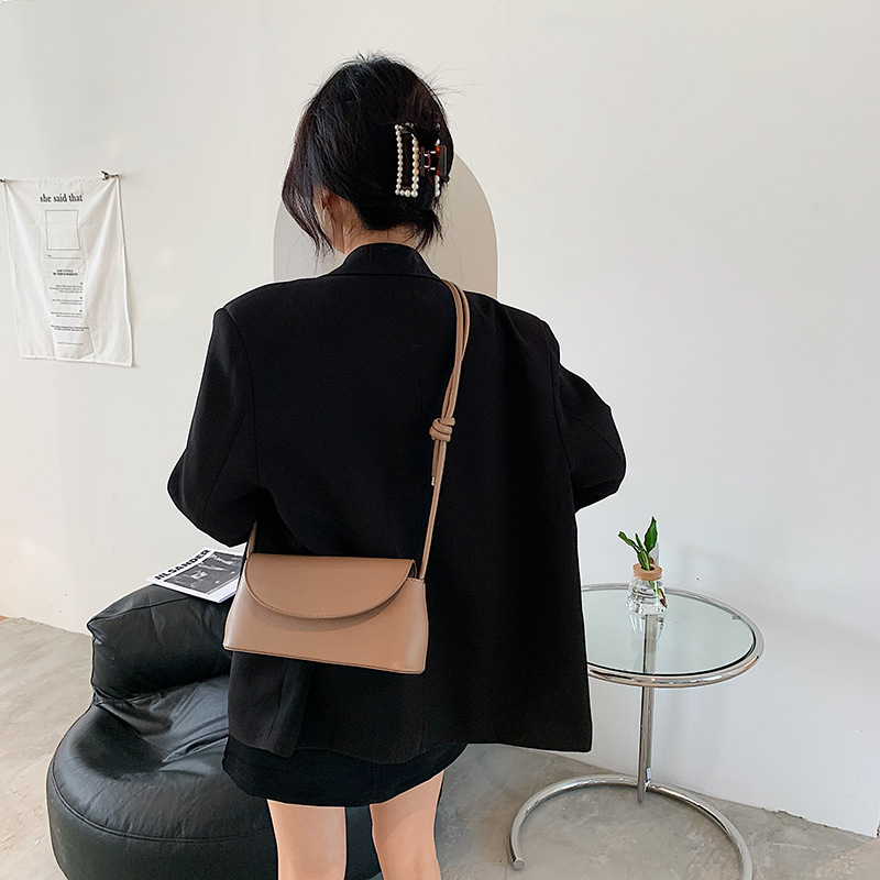 The Knot Curve Shoulder Bag