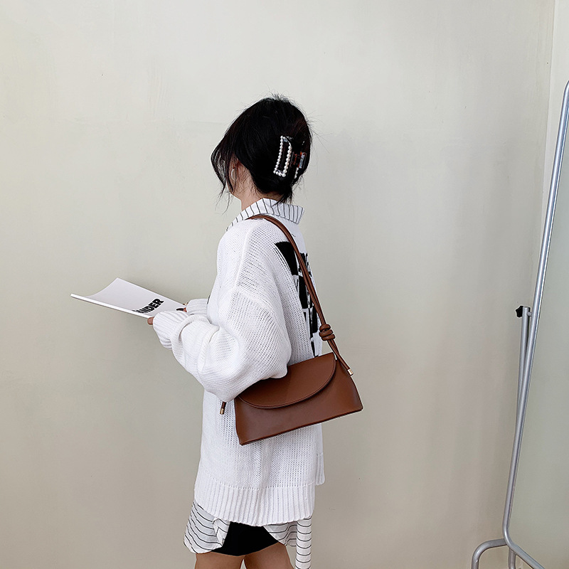 The Knot Curve Shoulder Bag