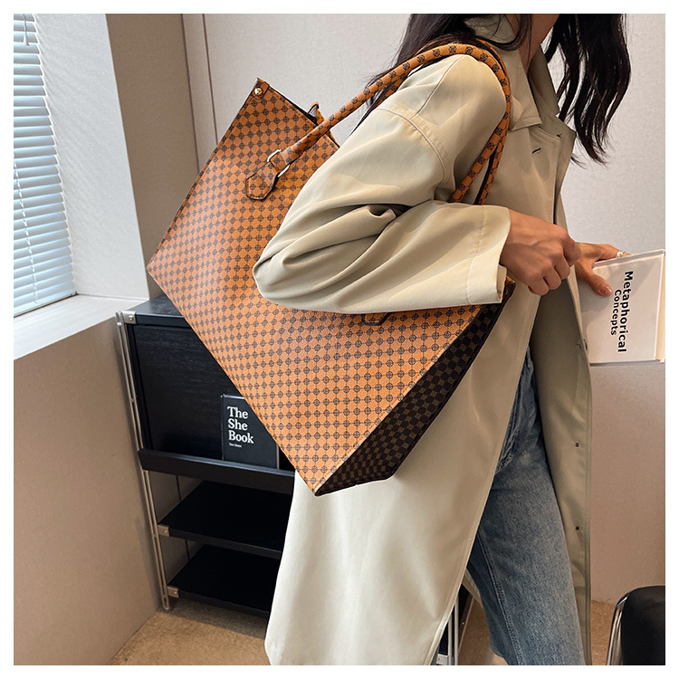 The Checkered Tote