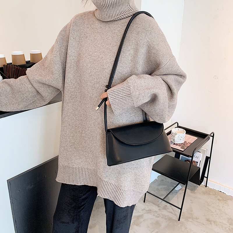 The Knot Curve Shoulder Bag