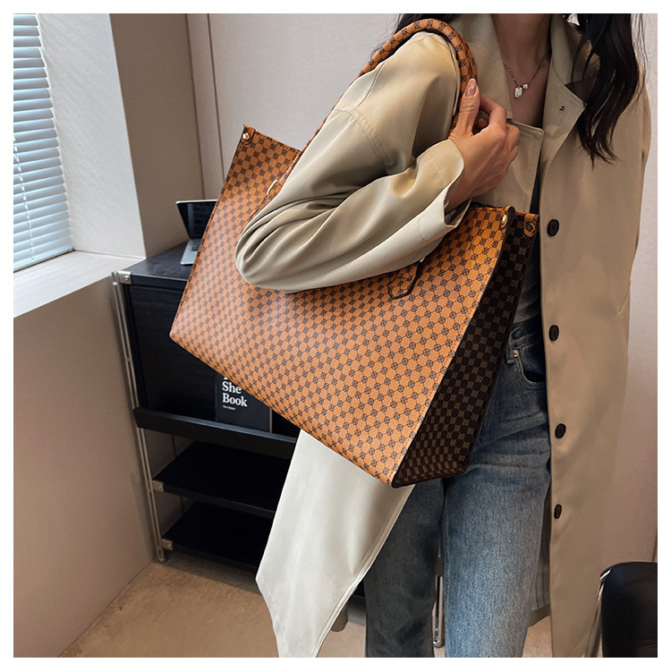 The Checkered Tote