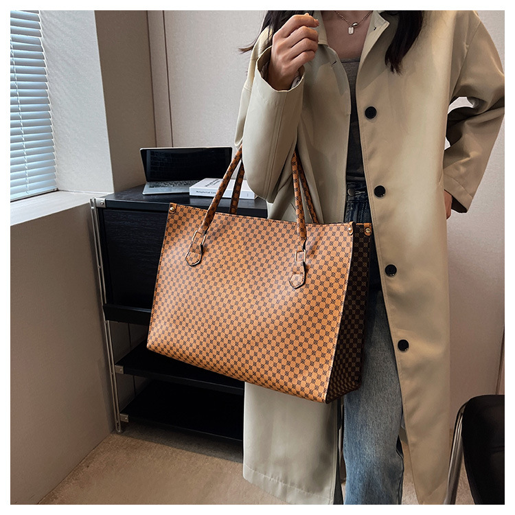 The Checkered Tote