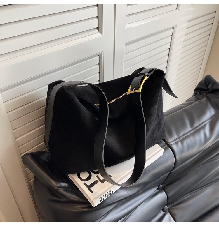 The Sienna Suede Shoulder Bag